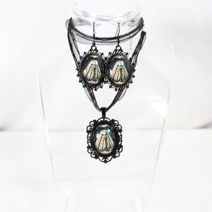 The Ghost in the Darkness – Retro-Inspired Skull Ghost Necklace & Earring Set